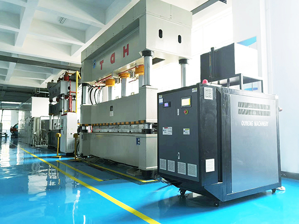 碳纖維冷熱切換模溫機